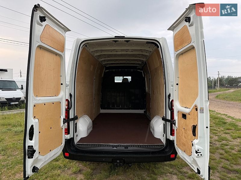 Вантажний фургон Renault Master 2017 в Львові