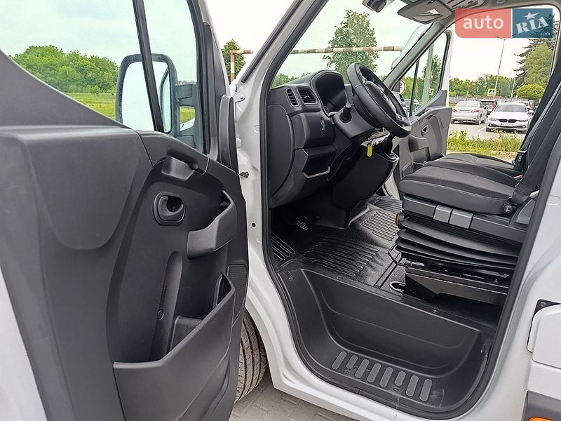 Вантажний фургон Renault Master 2020 в Радехові