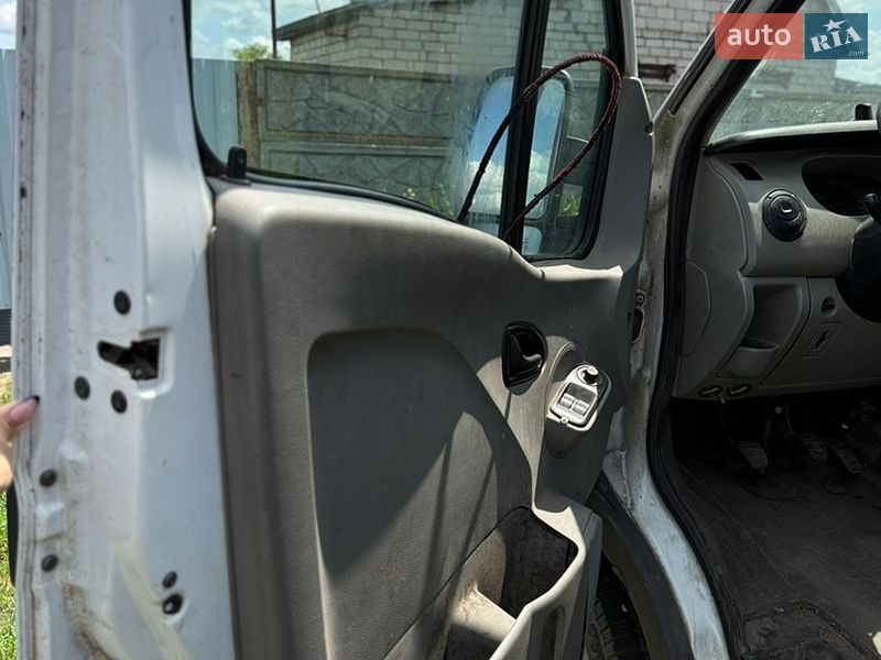 Вантажопасажирський фургон Renault Master 2006 в Знаменівці