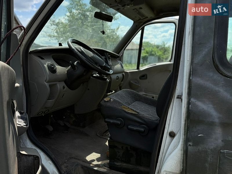 Вантажопасажирський фургон Renault Master 2006 в Знаменівці