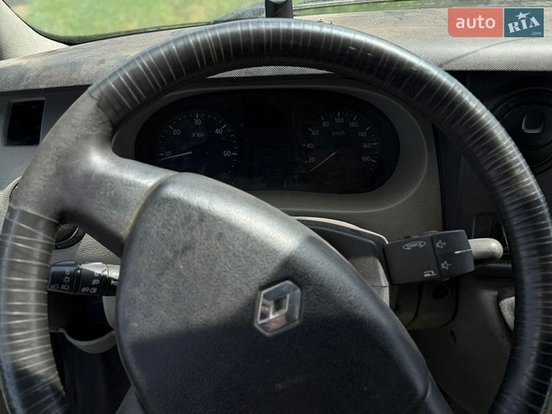 Вантажопасажирський фургон Renault Master 2006 в Знаменівці