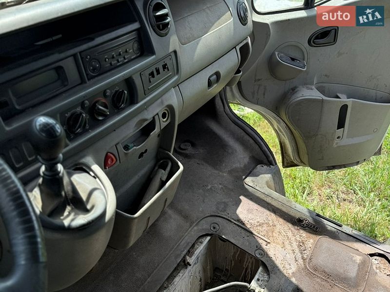 Вантажопасажирський фургон Renault Master 2006 в Знаменівці