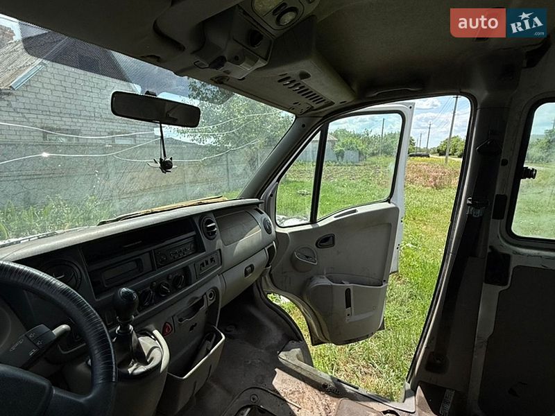Вантажопасажирський фургон Renault Master 2006 в Знаменівці