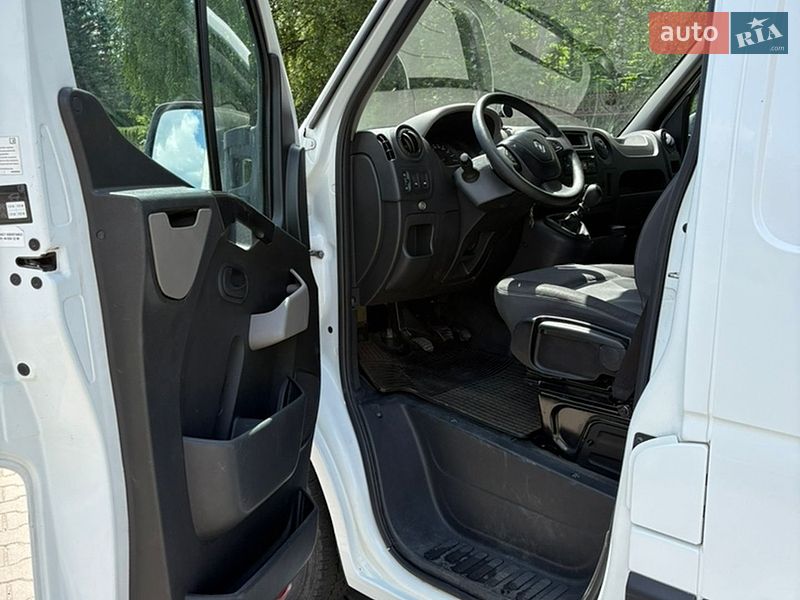 Грузовой фургон Renault Master 2015 в Маневичах
