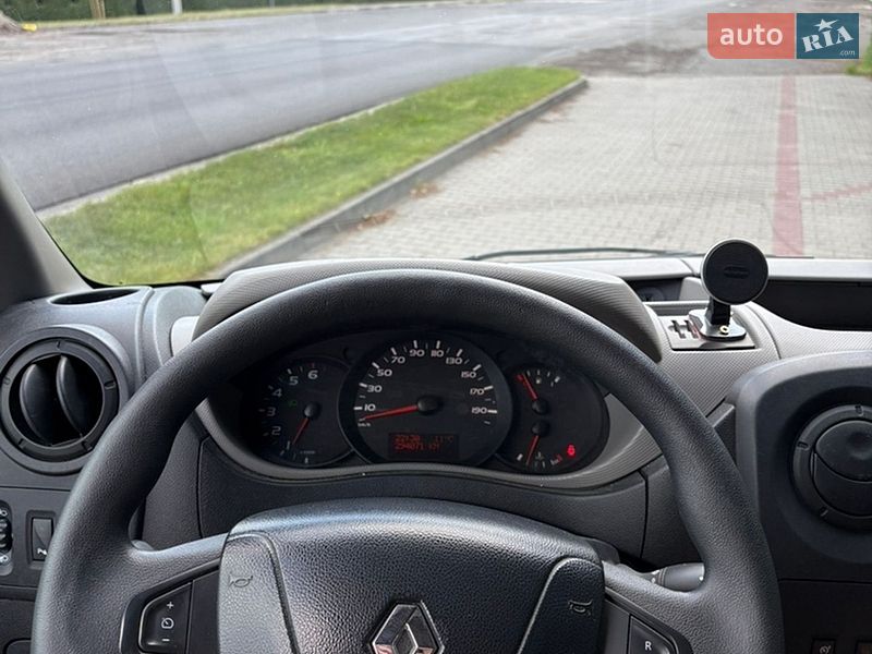 Грузовой фургон Renault Master 2015 в Маневичах