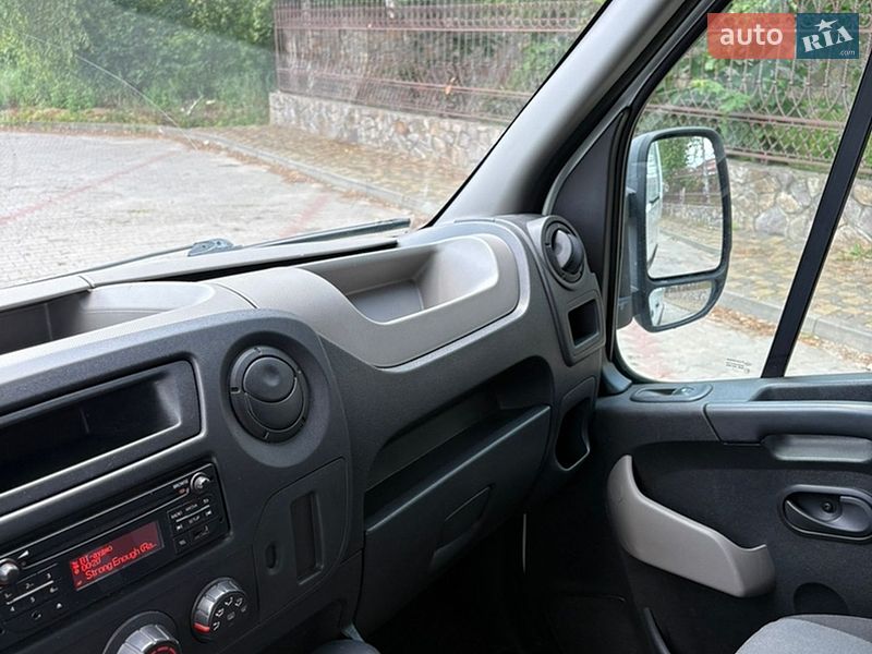 Грузовой фургон Renault Master 2015 в Маневичах