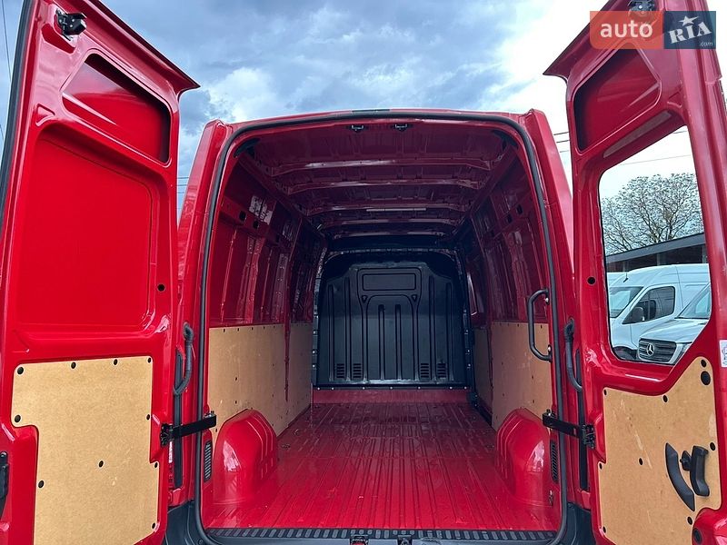 Грузовой фургон Renault Master 2024 в Хусте