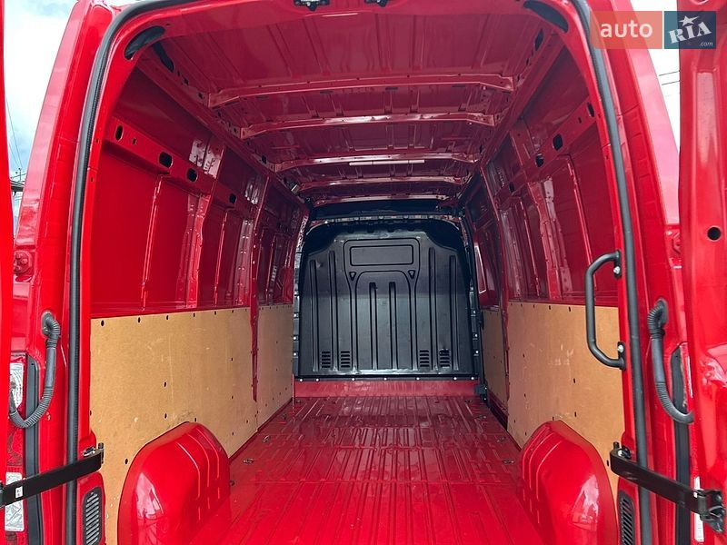 Грузовой фургон Renault Master 2024 в Хусте