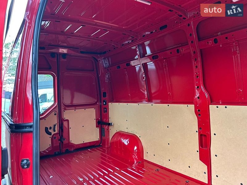 Грузовой фургон Renault Master 2024 в Хусте