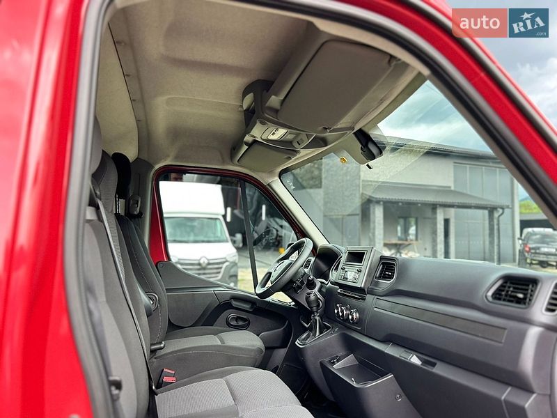 Грузовой фургон Renault Master 2024 в Хусте