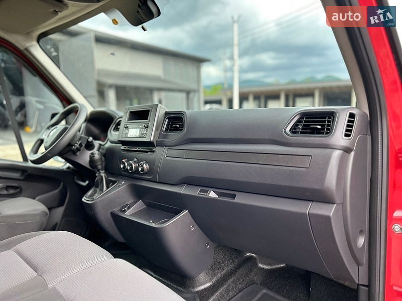 Грузовой фургон Renault Master 2024 в Хусте
