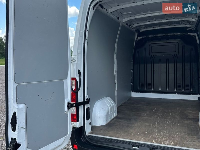 Вантажний фургон Renault Master 2019 в Львові