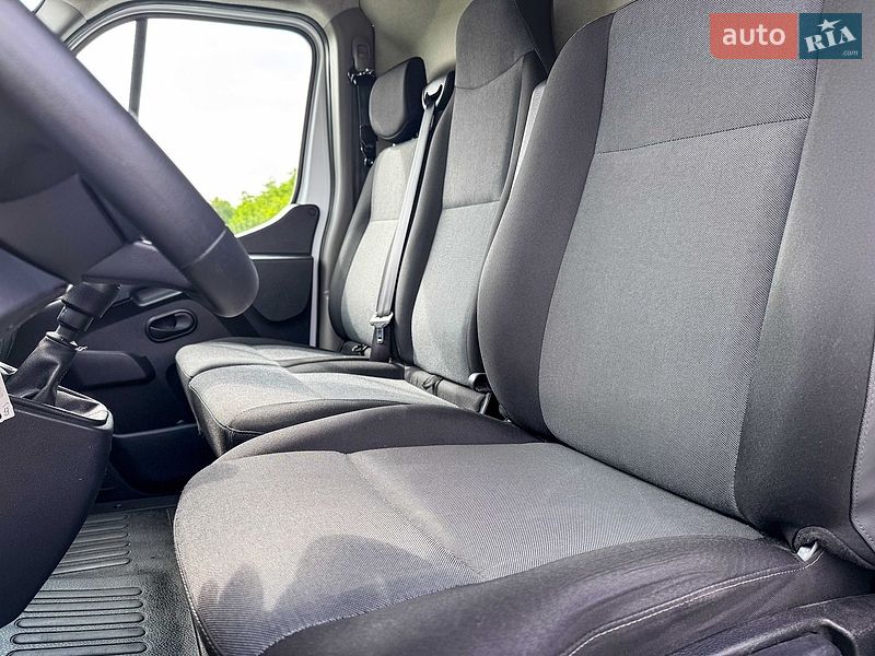 Вантажний фургон Renault Master 2022 в Рівному