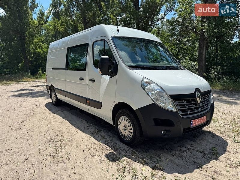Вантажний фургон Renault Master 2015 в Полтаві