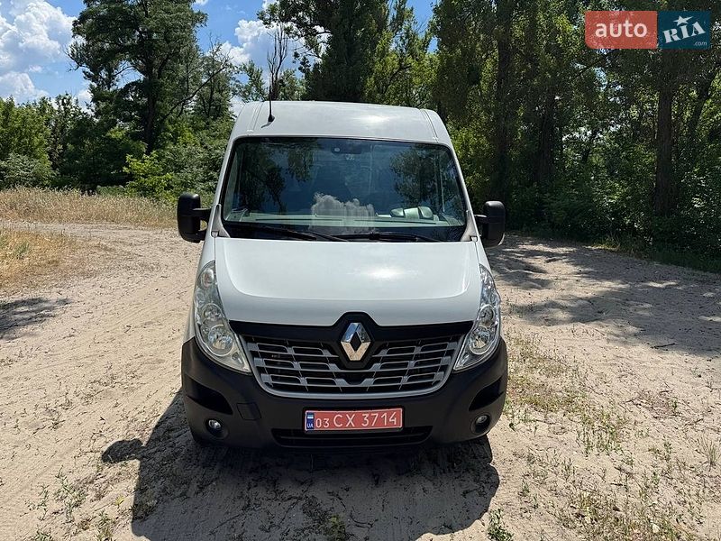 Вантажний фургон Renault Master 2015 в Полтаві