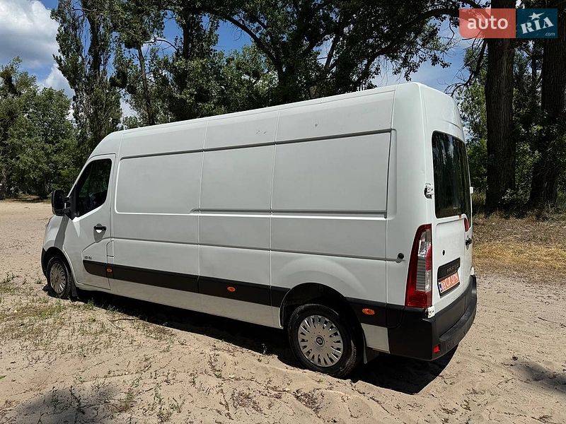Вантажний фургон Renault Master 2015 в Полтаві