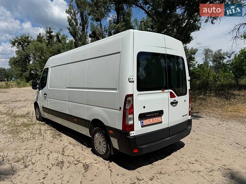 Вантажний фургон Renault Master 2015 в Полтаві