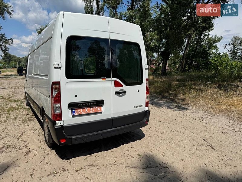 Вантажний фургон Renault Master 2015 в Полтаві