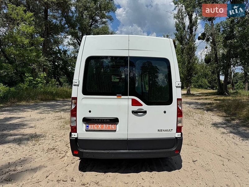 Вантажний фургон Renault Master 2015 в Полтаві