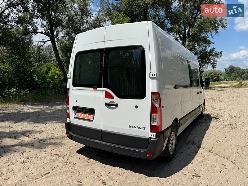 Вантажний фургон Renault Master 2015 в Полтаві