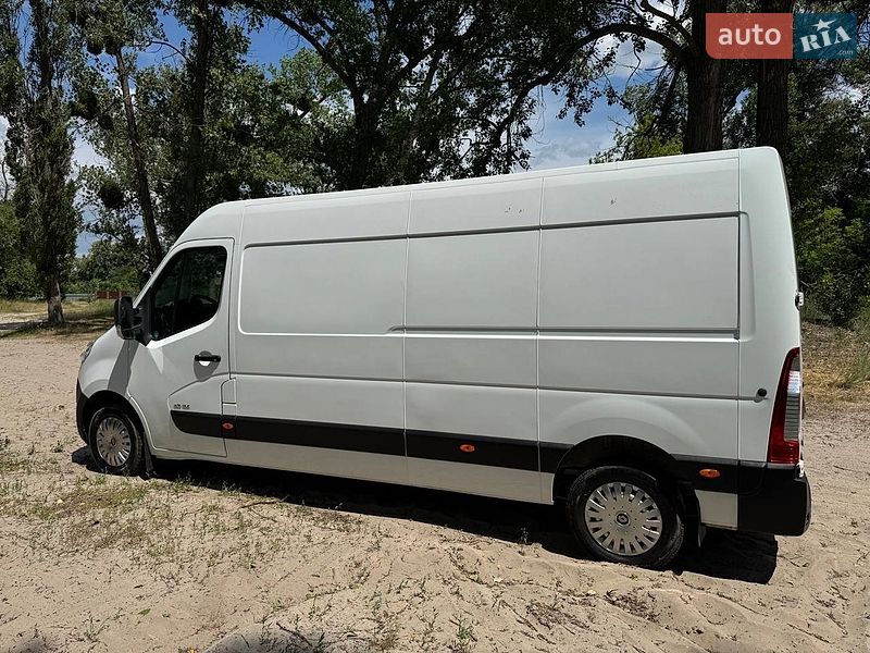 Вантажний фургон Renault Master 2015 в Полтаві