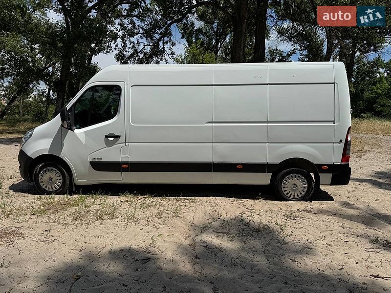 Вантажний фургон Renault Master 2015 в Полтаві