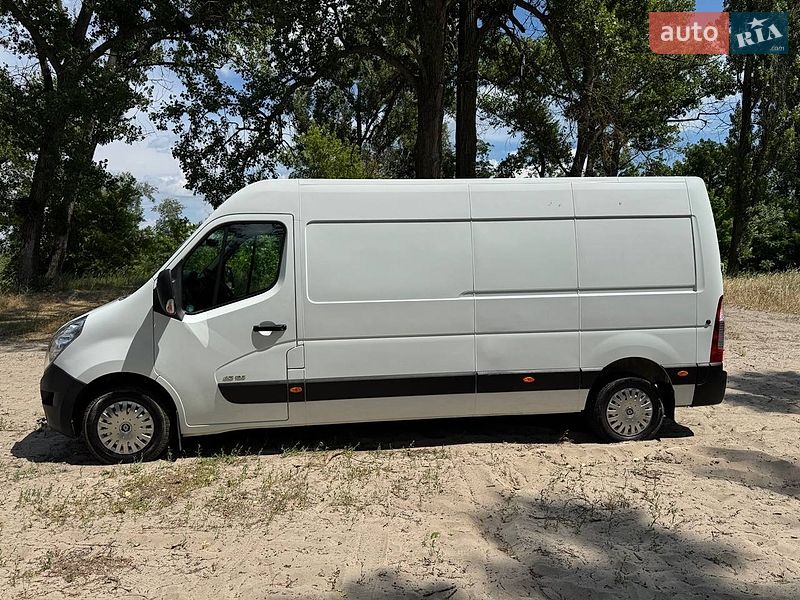 Вантажний фургон Renault Master 2015 в Полтаві