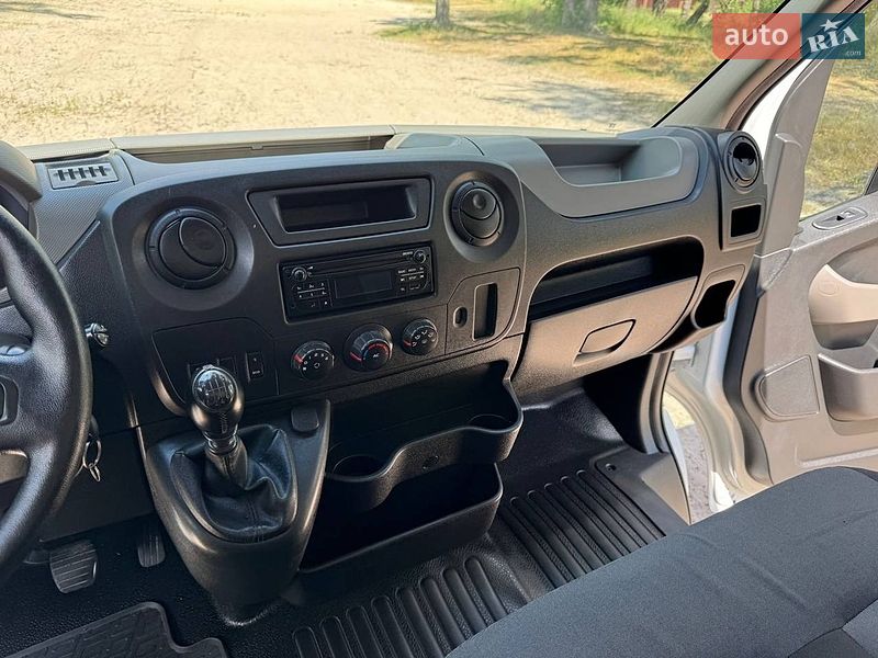 Вантажний фургон Renault Master 2015 в Полтаві