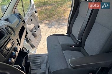 Вантажний фургон Renault Master 2015 в Полтаві
