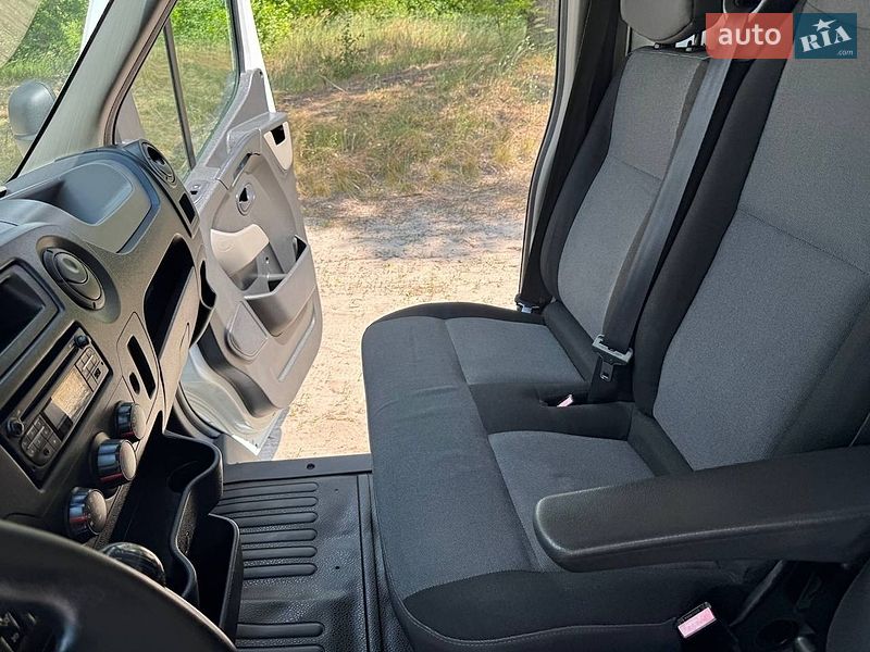 Вантажний фургон Renault Master 2015 в Полтаві