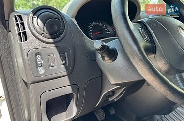 Вантажний фургон Renault Master 2015 в Полтаві
