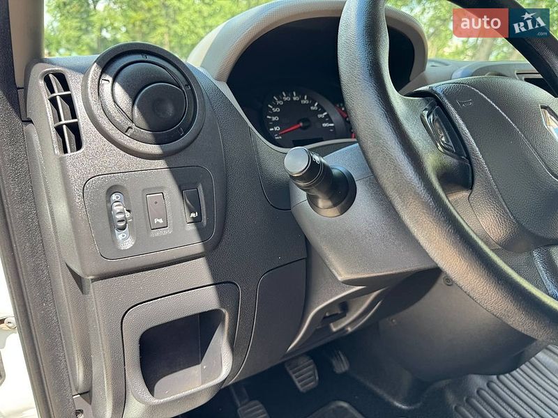 Вантажний фургон Renault Master 2015 в Полтаві
