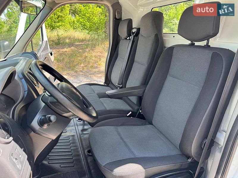 Вантажний фургон Renault Master 2015 в Полтаві