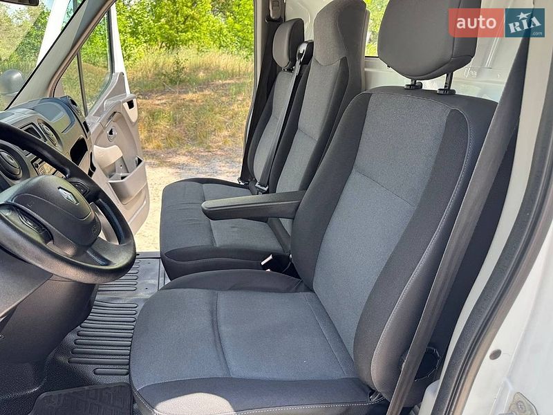 Вантажний фургон Renault Master 2015 в Полтаві