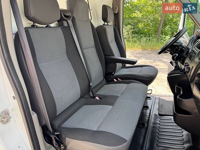 Вантажний фургон Renault Master 2015 в Полтаві