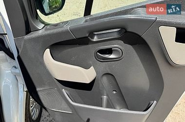 Вантажний фургон Renault Master 2015 в Полтаві