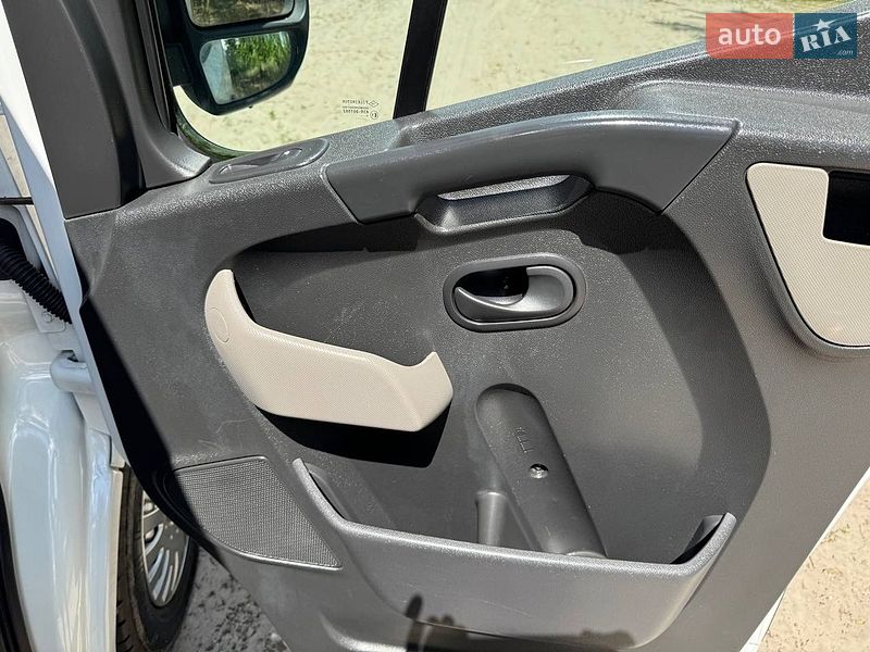 Вантажний фургон Renault Master 2015 в Полтаві