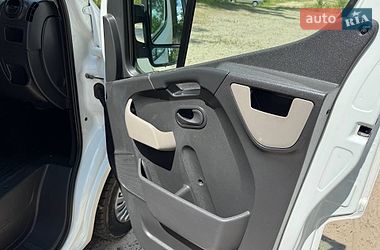 Вантажний фургон Renault Master 2015 в Полтаві