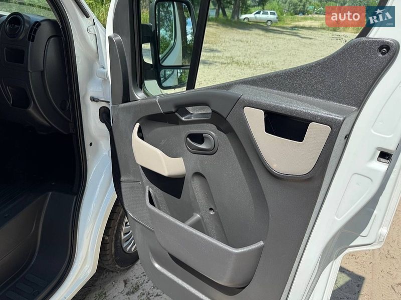 Вантажний фургон Renault Master 2015 в Полтаві