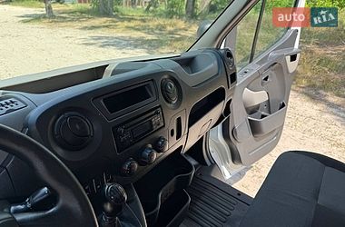 Вантажний фургон Renault Master 2015 в Полтаві