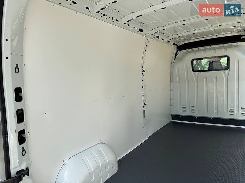 Вантажний фургон Renault Master 2015 в Полтаві