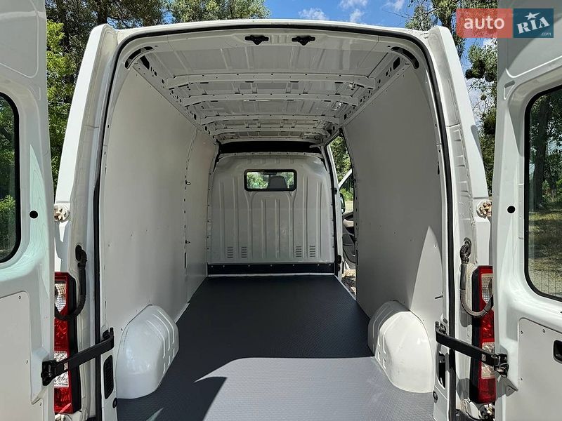 Вантажний фургон Renault Master 2015 в Полтаві