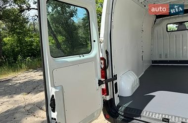 Вантажний фургон Renault Master 2015 в Полтаві