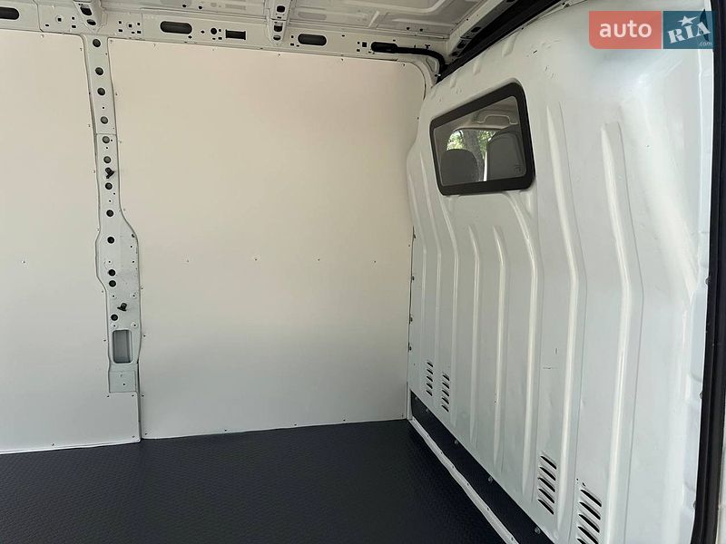 Вантажний фургон Renault Master 2015 в Полтаві