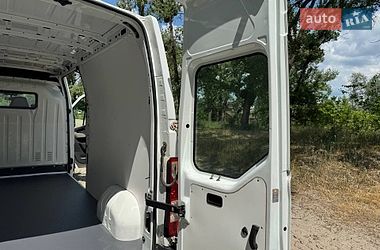 Вантажний фургон Renault Master 2015 в Полтаві