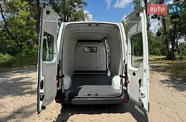 Вантажний фургон Renault Master 2015 в Полтаві