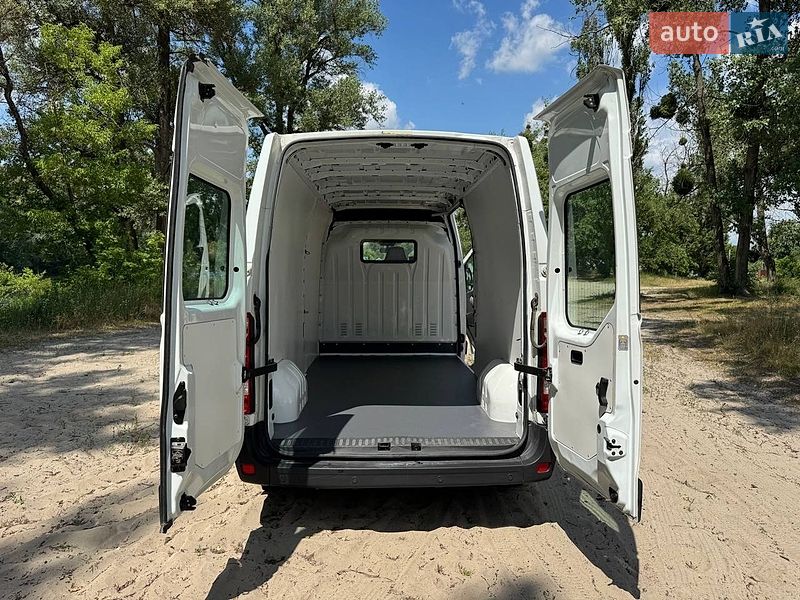 Вантажний фургон Renault Master 2015 в Полтаві