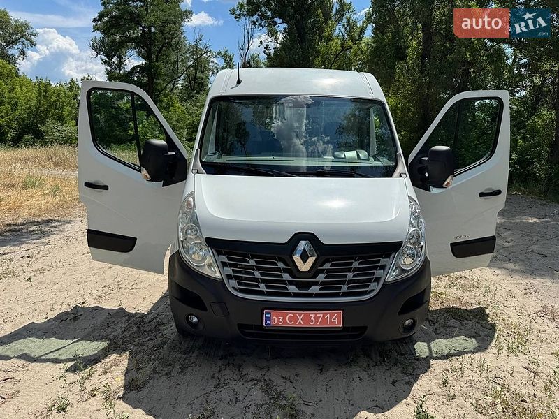 Вантажний фургон Renault Master 2015 в Полтаві