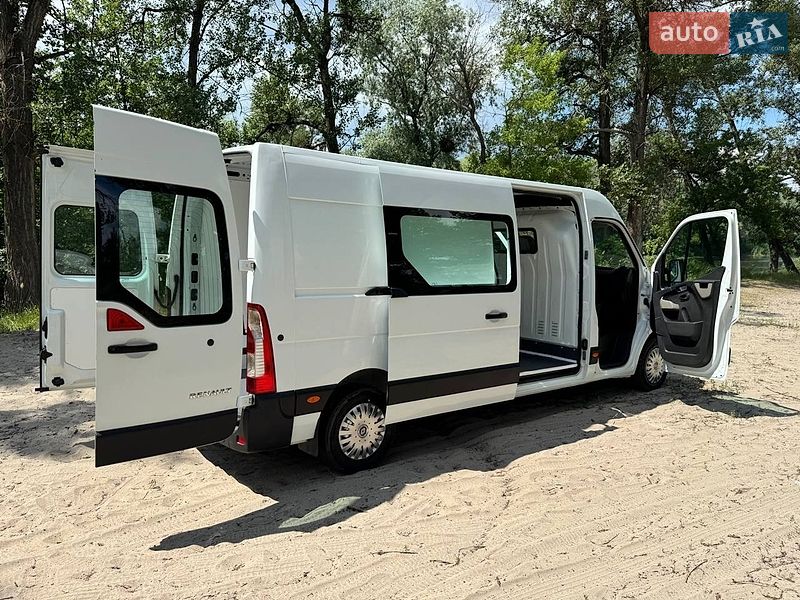 Вантажний фургон Renault Master 2015 в Полтаві