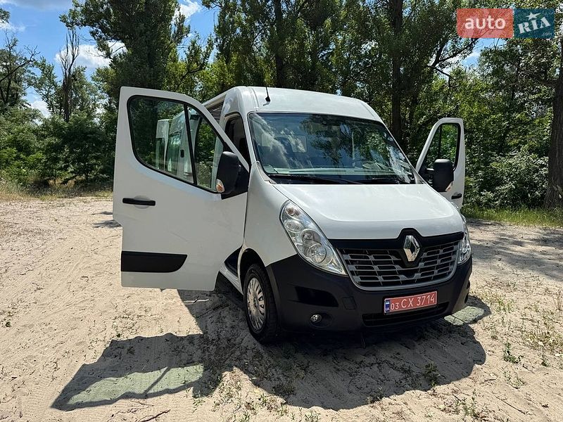 Вантажний фургон Renault Master 2015 в Полтаві